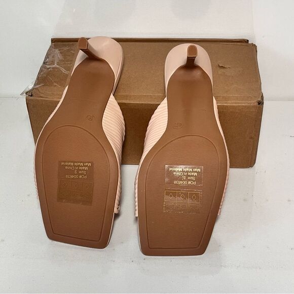 Journee Collection Greer Pleated Sandals - Picture 7 of 7